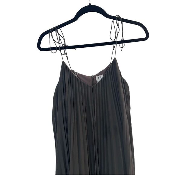 Halston Heritage Sleeveless Back Zip Clsure V-Neck Pleated Mini Dress Gray Size - Picture 2 of 11
